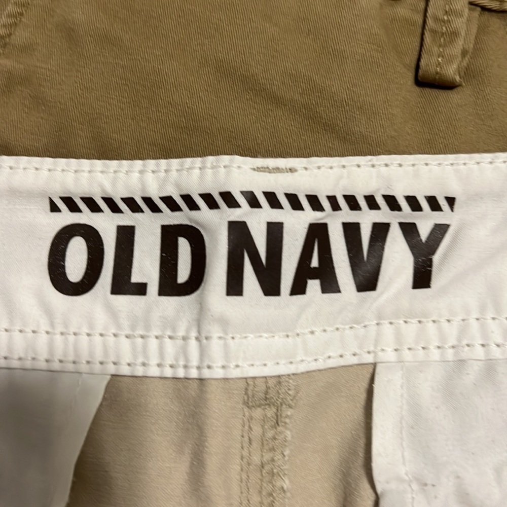 OLD NAVY MEN’S KHAKI SHORTS - Picture 3 of 4